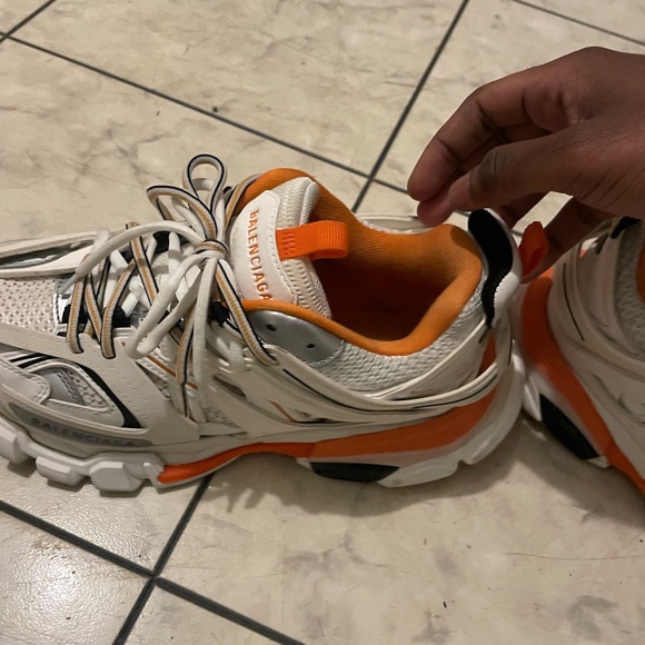 All luh dirty got a luh scuffs in the back of shoe - Picture 3 of 11